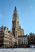 Anversa -  Grote Markt con la torre della Cattedrale Onze Lieve Vrouw di Nostra Signora 